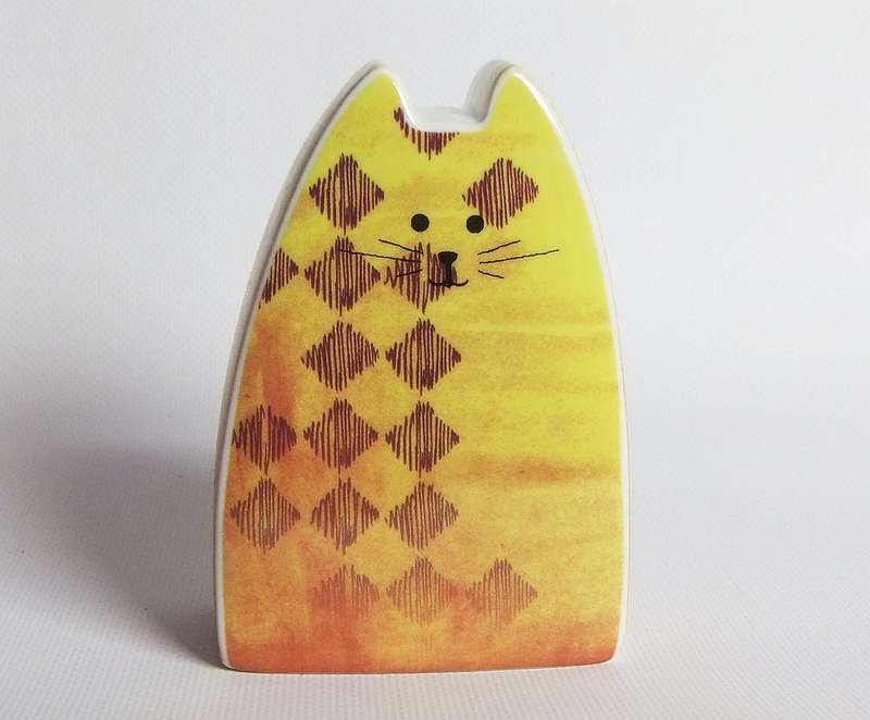 A contemporary porcelain cat ornament by Royal Worcester titled Flat Mates
