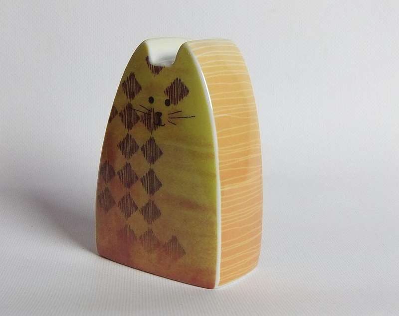 A contemporary porcelain cat ornament by Royal Worcester titled Flat Mates