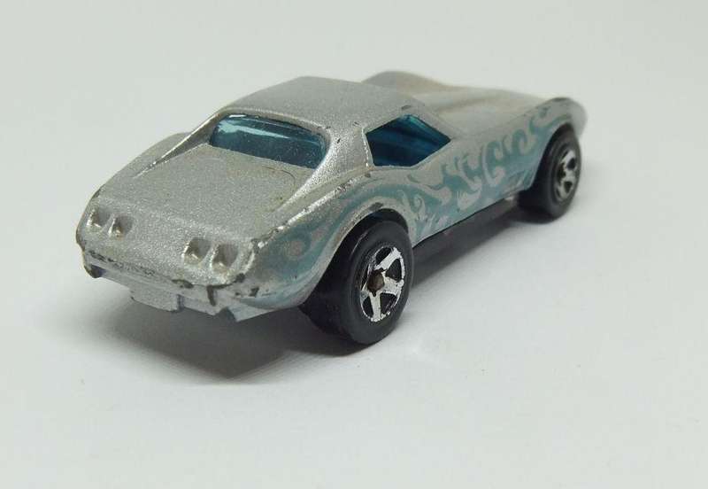 UNDER R100 - Collectable - 1975 die cast metal Hot Wheels Corvette