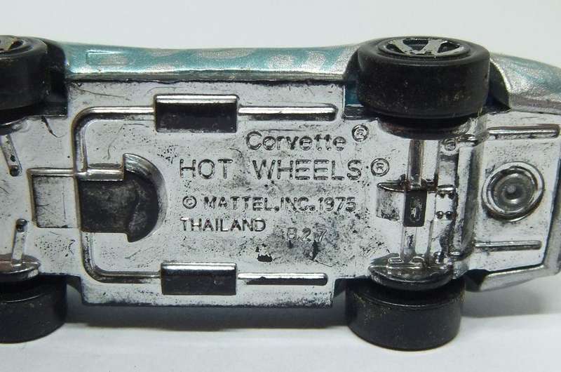 UNDER R100 - Collectable - 1975 die cast metal Hot Wheels Corvette