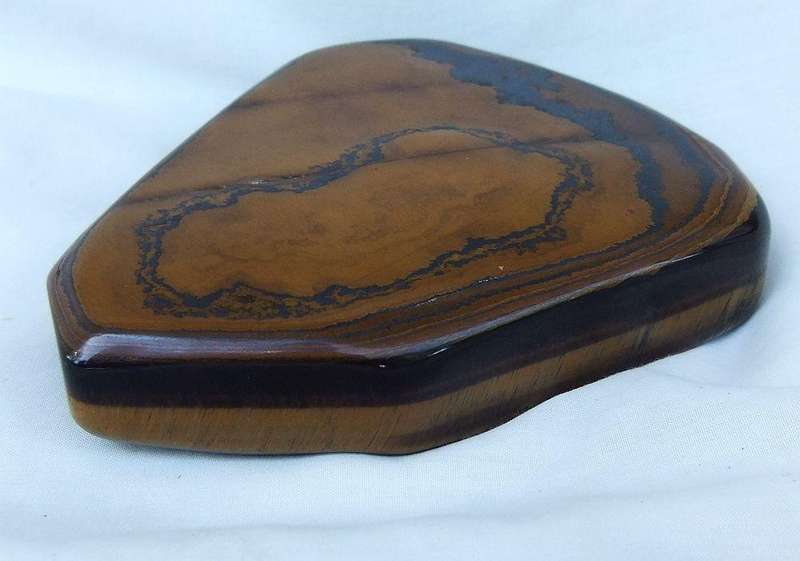A vintage polished genuine Tigers Eye gemstone ashtray