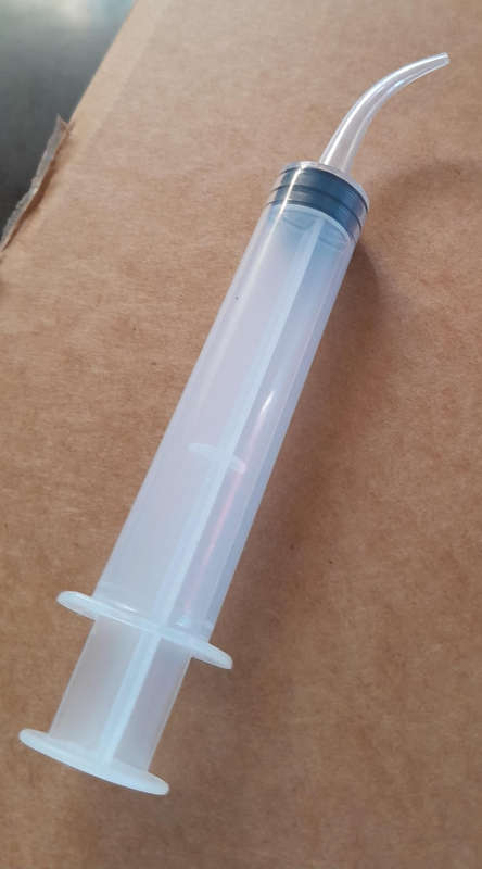 Bird syringe feeder