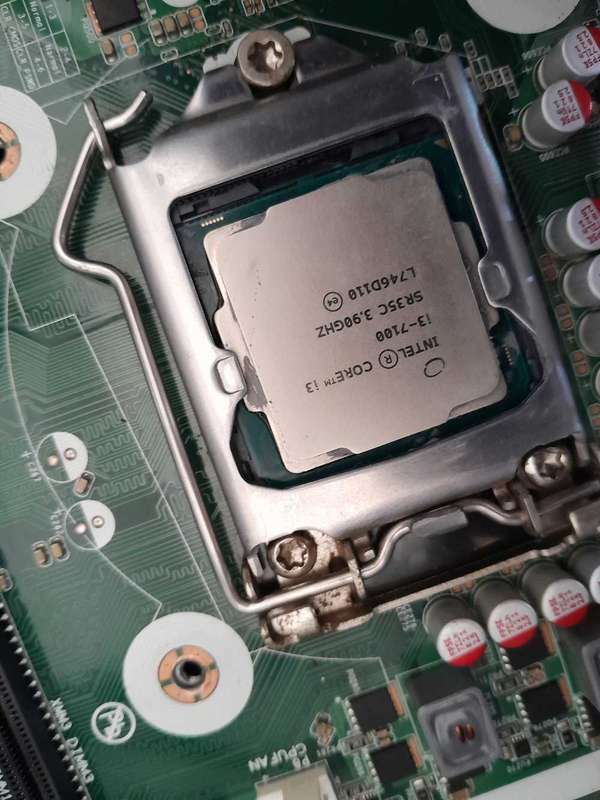 i3 tower 7th gen comes on no display