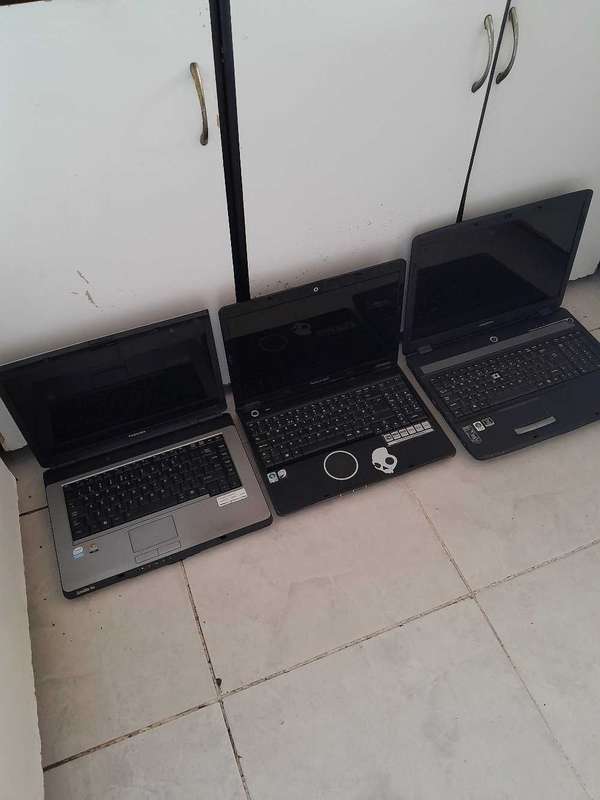 Job lot x3 laptop non working
