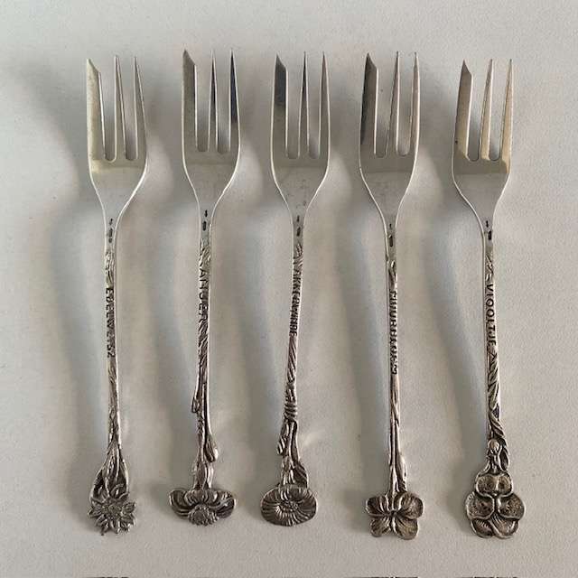 5 x Dutch Hallmarked sterling silver cake forks