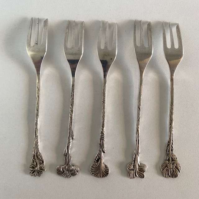 5 x Dutch Hallmarked sterling silver cake forks
