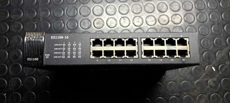 ZyXEL ES1100 16-Port 10/100 Unmanaged PoE Desktop Switch