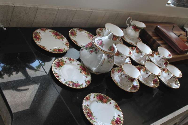 1 x set of 6 Royal Albert "Old Country Roses" Bone China England.