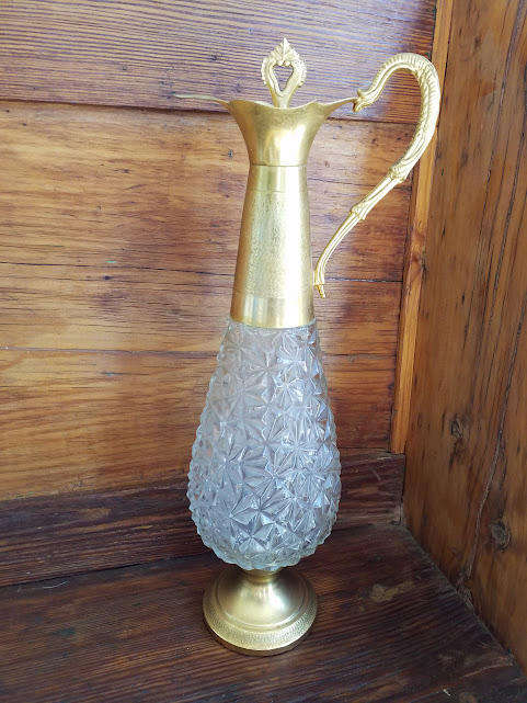 EXQUISITE CHECKERING CUT GLASS DESIGN & GOLD PLATED CLARET JUG/ DECANTER