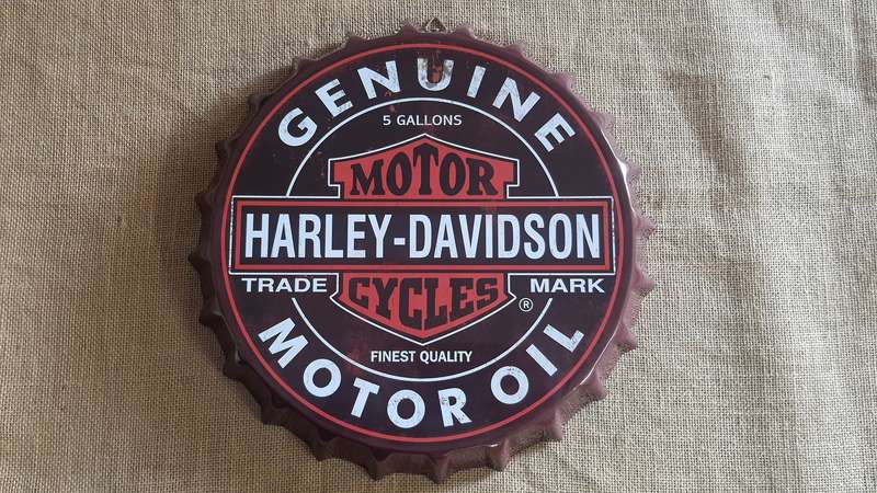 "HARLEY-DAVIDSON MOTOR CYCLES" THEMED REPLICA - ROUND METAL HANGING SIGN "BOTTLE CAP" NEW