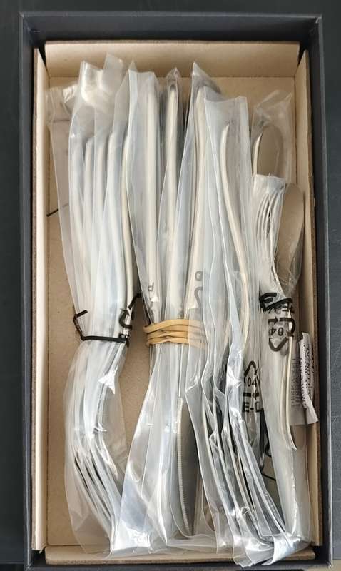 CaRRoL BoYeS Cut above 24 Piece Cutlery set