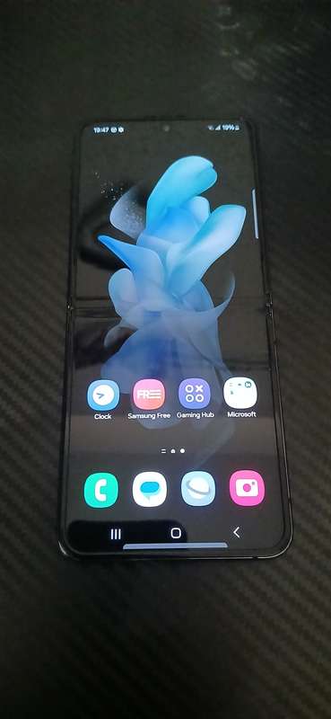 Samsung Galaxy Z Flip4 - 512GB!! Excellent Condition - upgradable to GalaxyAI (OneUI 6.1.1)