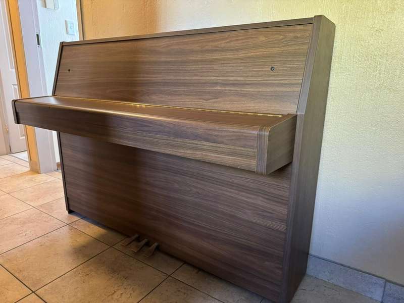 YAMAHA UPRIGHT PIANO