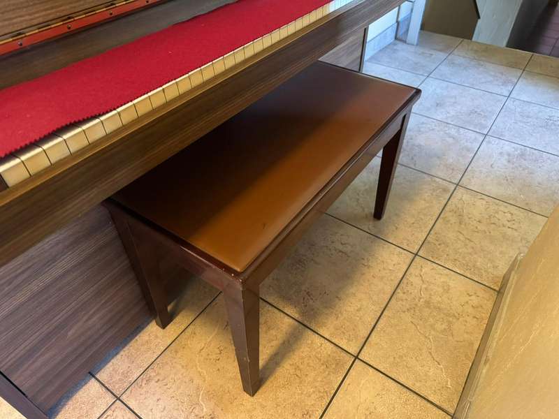 YAMAHA UPRIGHT PIANO