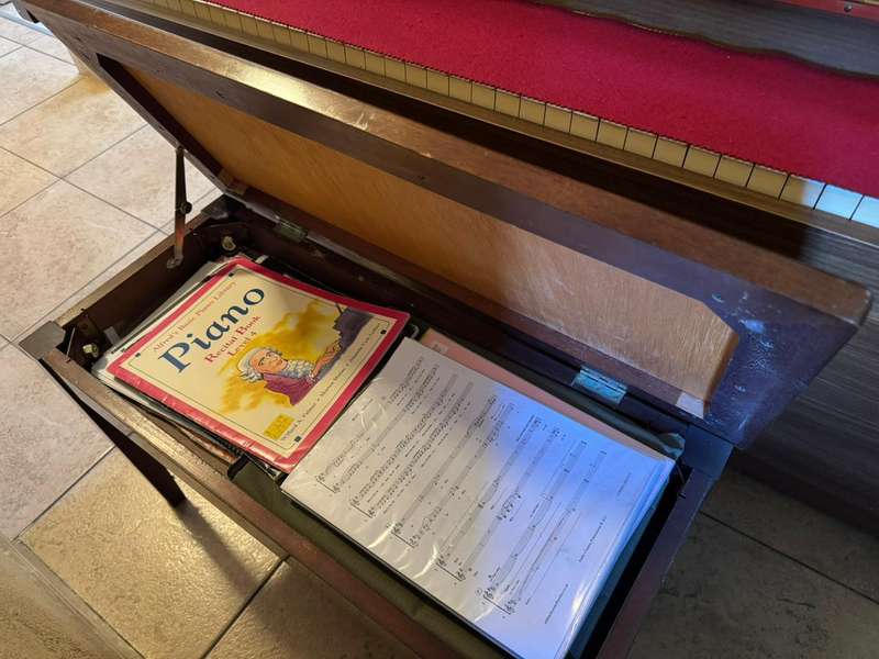 YAMAHA UPRIGHT PIANO