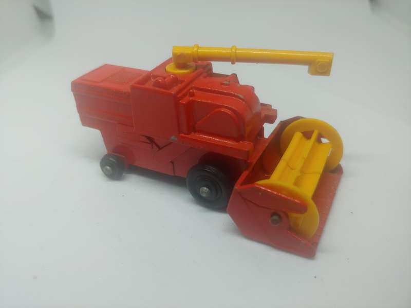 MATCHBOX COMBINE HARVESTER 1977 CONDITION AS IN PHOTOS