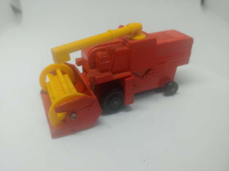 MATCHBOX COMBINE HARVESTER 1977 CONDITION AS IN PHOTOS