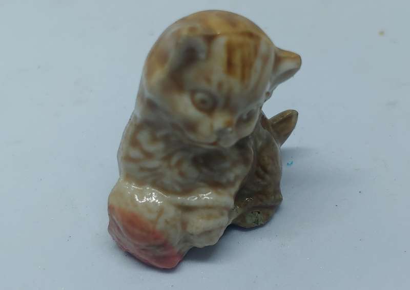 PORCELAIN CAT  WADE ENGLAND