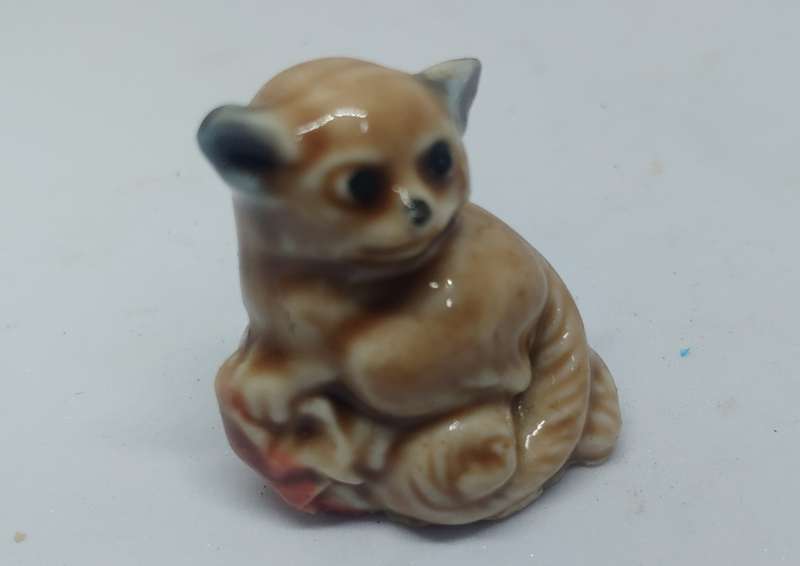 PORCELAIN BUSH BABY LIKE WADE