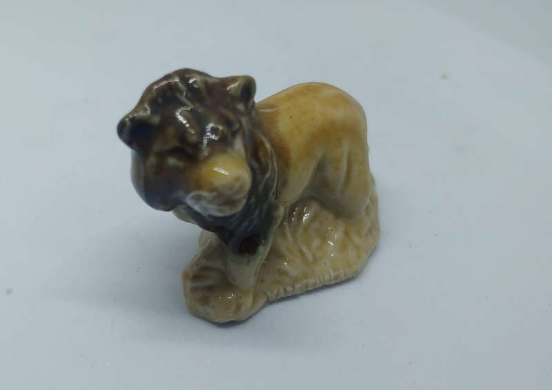 PORCELAIN LION WADE ENGLAND