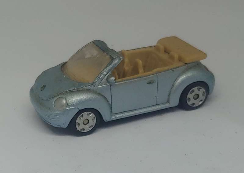 MAISTO NEW VW BEETLE CONVERTABLE 1/64