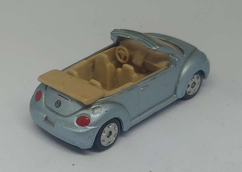 MAISTO NEW VW BEETLE CONVERTABLE 1/64