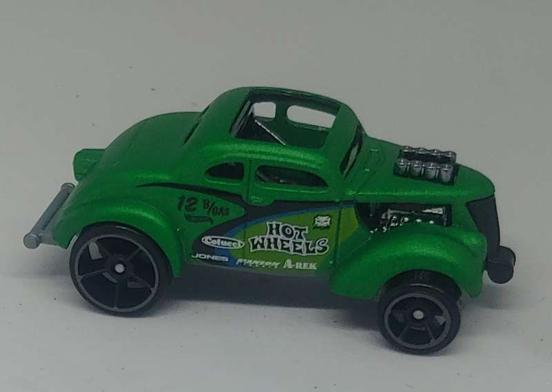 HOT WHEELS PASS N GASSER 1/64
