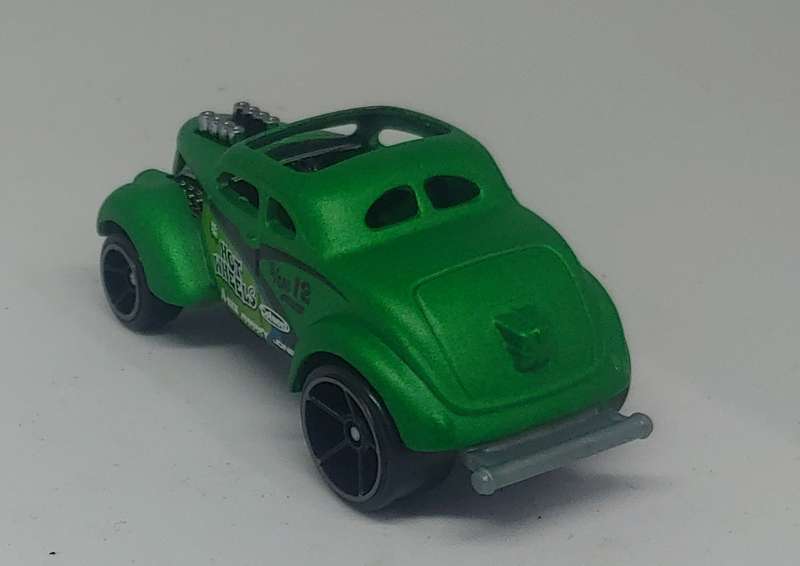 HOT WHEELS PASS N GASSER 1/64