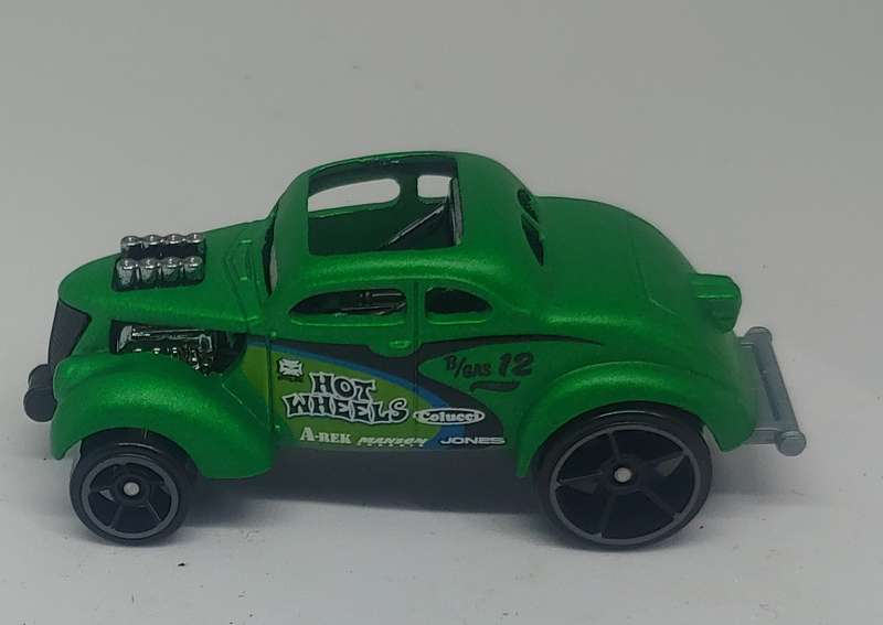 HOT WHEELS PASS N GASSER 1/64