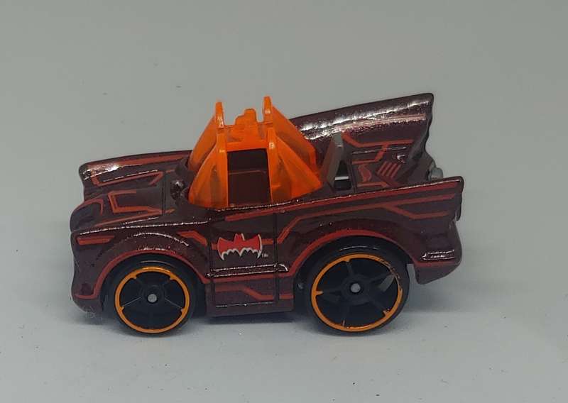 HOT WHEELS CLASSIC TV SERIES BATMOBILE 1/64