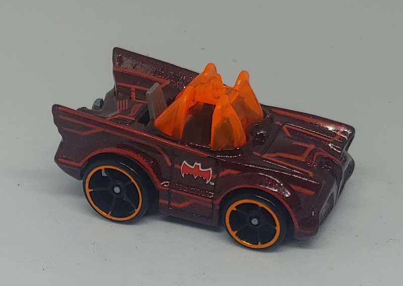 HOT WHEELS CLASSIC TV SERIES BATMOBILE 1/64