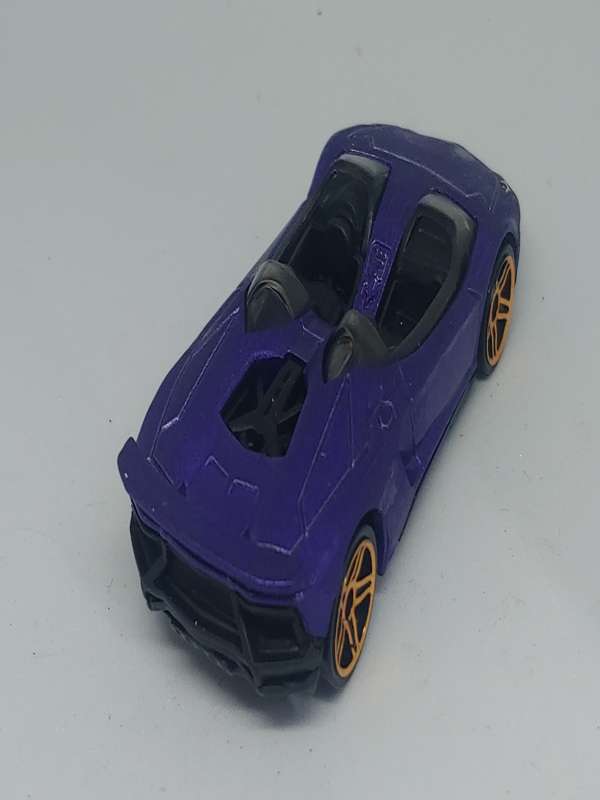HOT WHEELS LAMBORGHINI AVENTADOR
