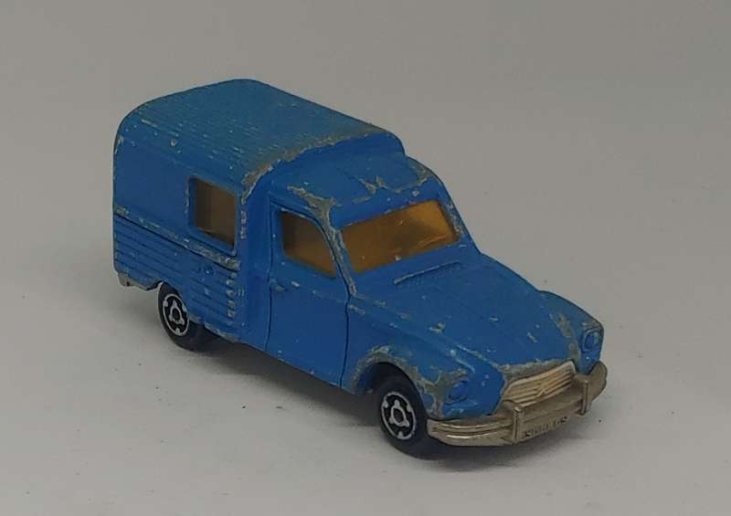 ACADIANE 1/64 MAJORETTE