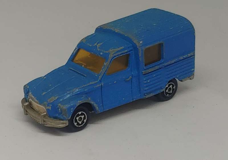ACADIANE 1/64 MAJORETTE