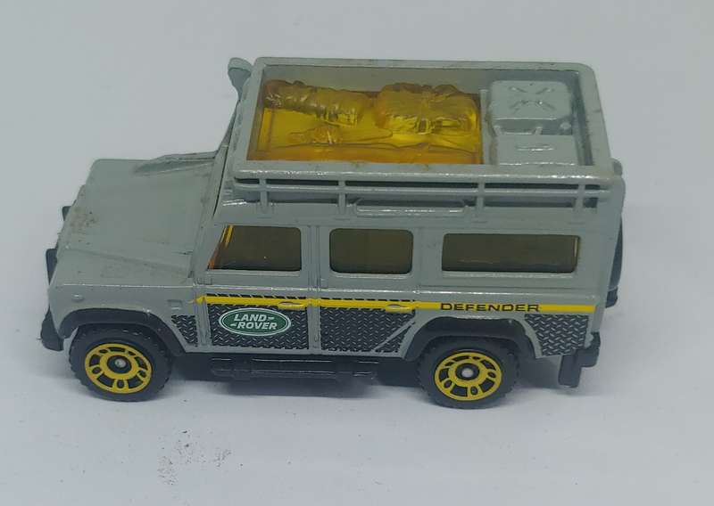 MATCHBOX LAND ROVER DEFENDER 110 1997 1/64