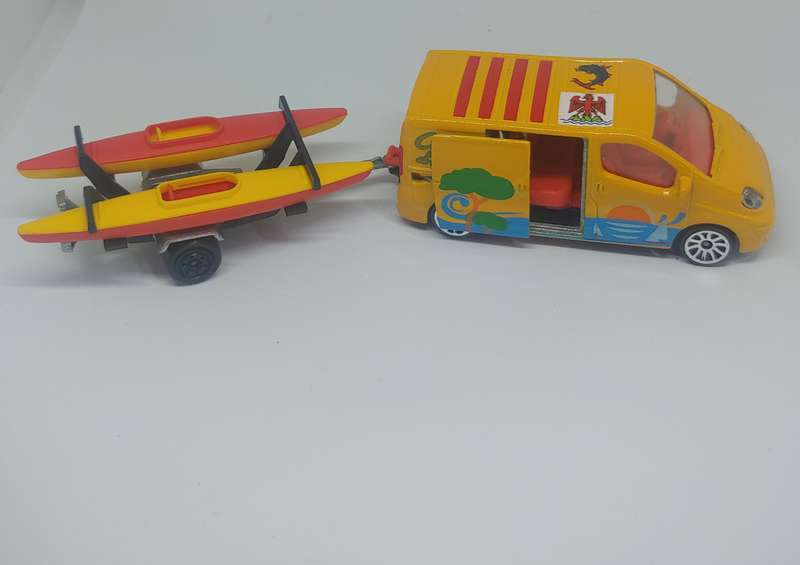 MAJORETTE RENAULT TRAFIC AND TRAILER 1/64