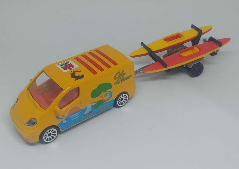 MAJORETTE RENAULT TRAFIC AND TRAILER 1/64