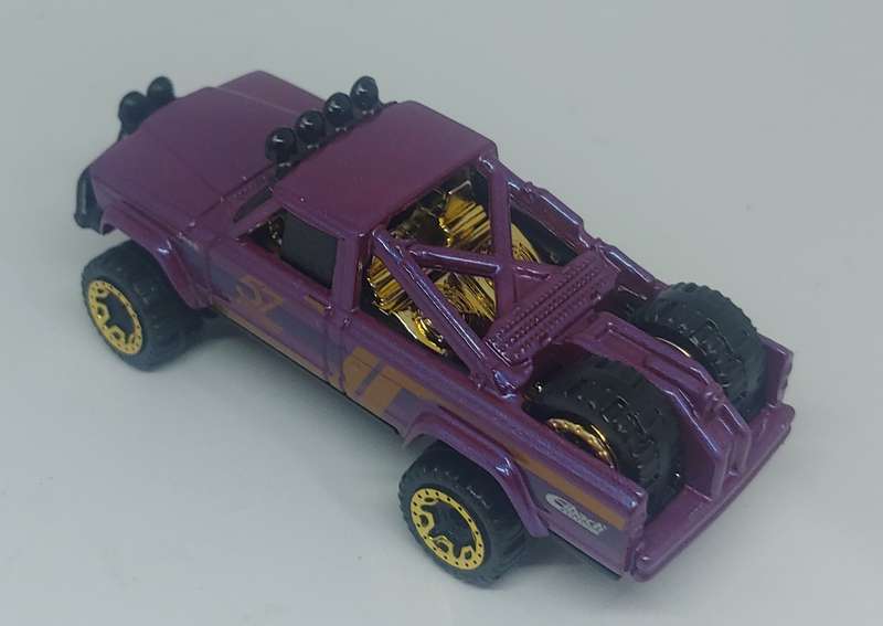 HOTWHEELS JEEP J10 HKG 61 1/64