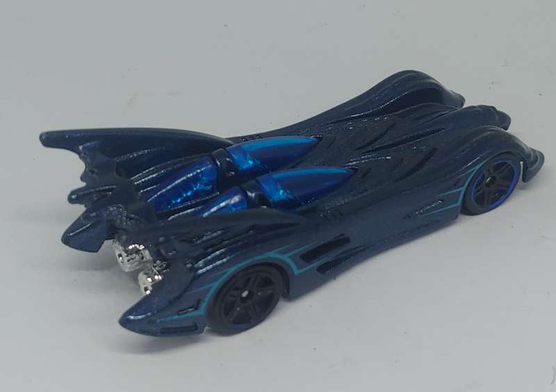 HOTWHEELS DC COMICS BATMOBILE 1/64