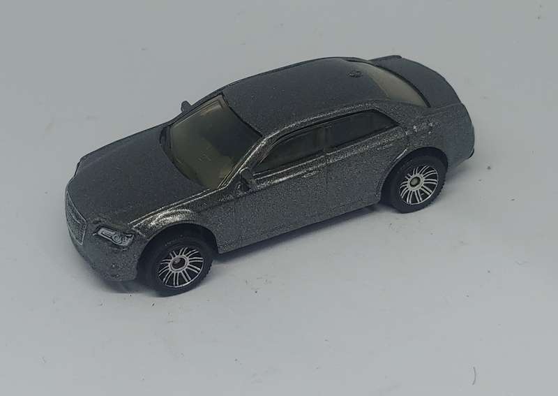HOTWHEELS 2015 CHEYSLER 300 1/64