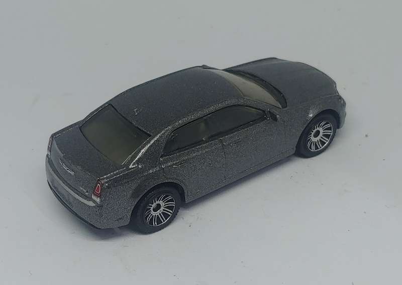 HOTWHEELS 2015 CHEYSLER 300 1/64