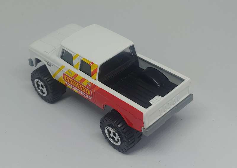 MATCHBOX 1968 DODGE D200  1/64
