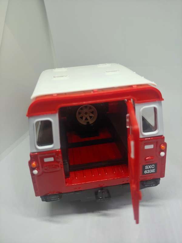 BURAGO LAND ROVER 1/24