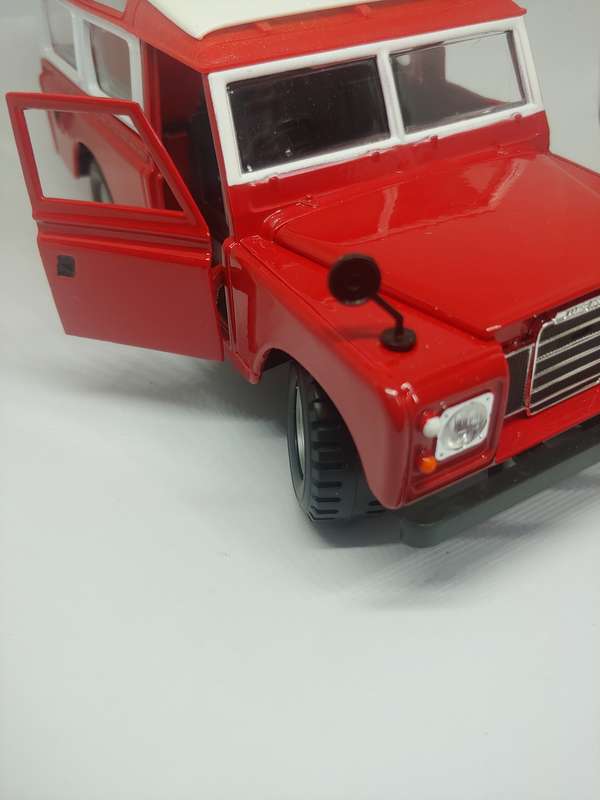 BURAGO LAND ROVER 1/24