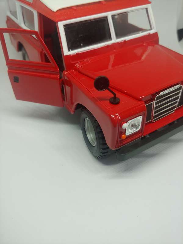 BURAGO LAND ROVER 1/24