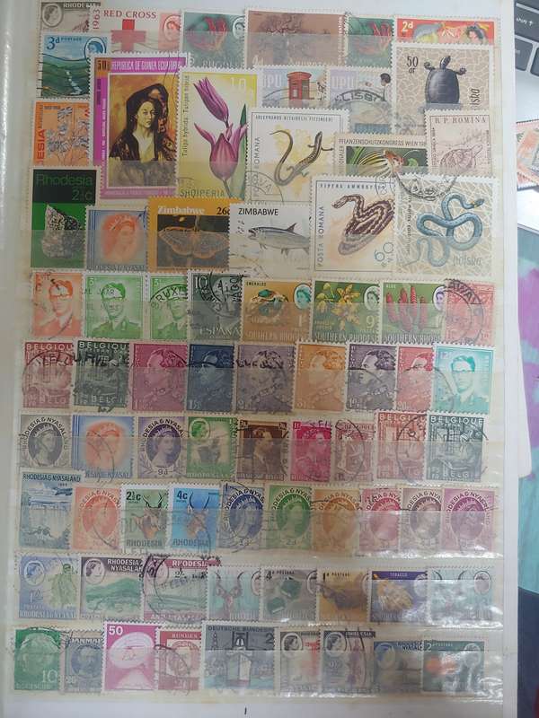 A4 DAVA ALBUM 16/32 PAGE MIXED WORLD NOT CHECKED SOME GREAT STAMPS