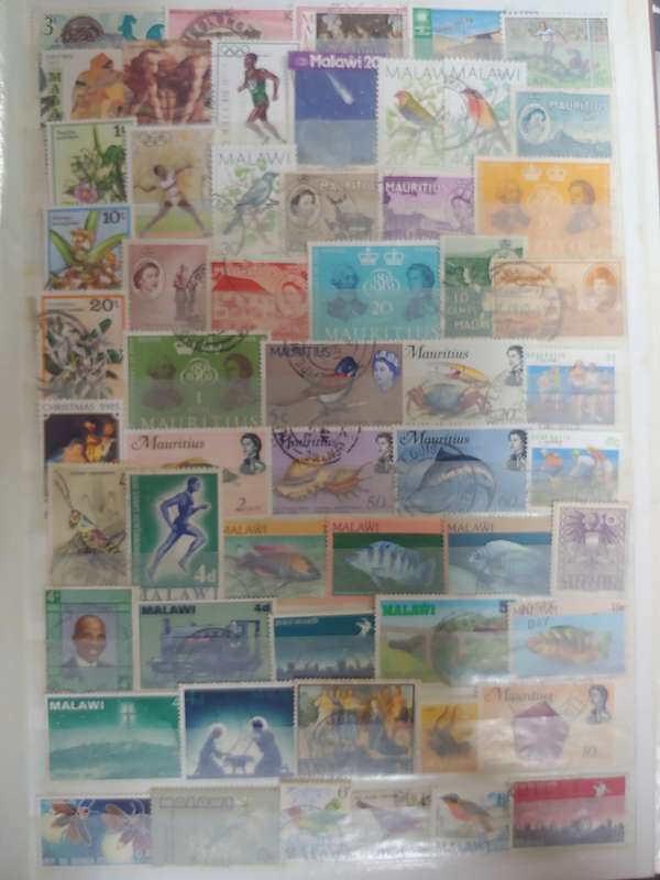 A4 DAVA ALBUM 16/32 PAGE MIXED WORLD NOT CHECKED SOME GREAT STAMPS