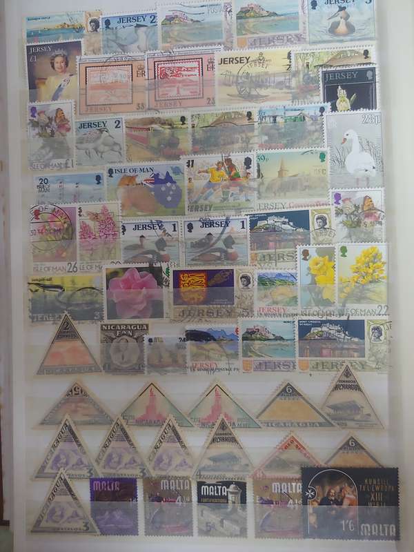 A4 DAVA ALBUM 16/32 PAGE MIXED WORLD NOT CHECKED SOME GREAT STAMPS