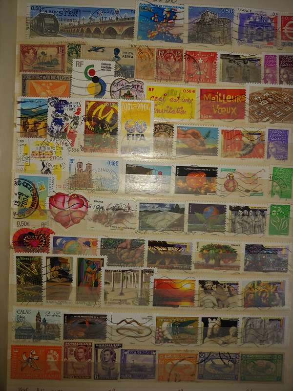USED A4 STOCKBOOK 16/32 PAGES LOADED WITH WORLD STAMPS WRITING ON PAGES STAMPS GOOD VALUE