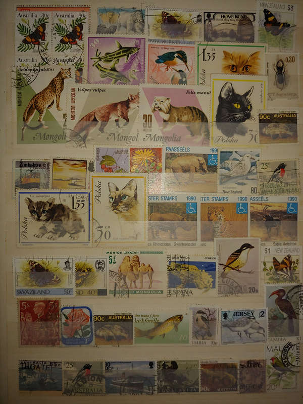USED A4 STOCKBOOK 16/32 PAGES LOADED WITH WORLD STAMPS WRITING ON PAGES STAMPS GOOD VALUE